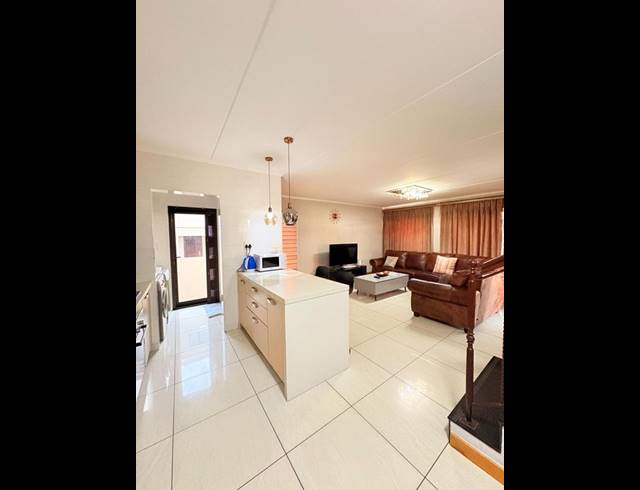 4 BEDROOM HOUSE FOR SALE IN SUMMERSET